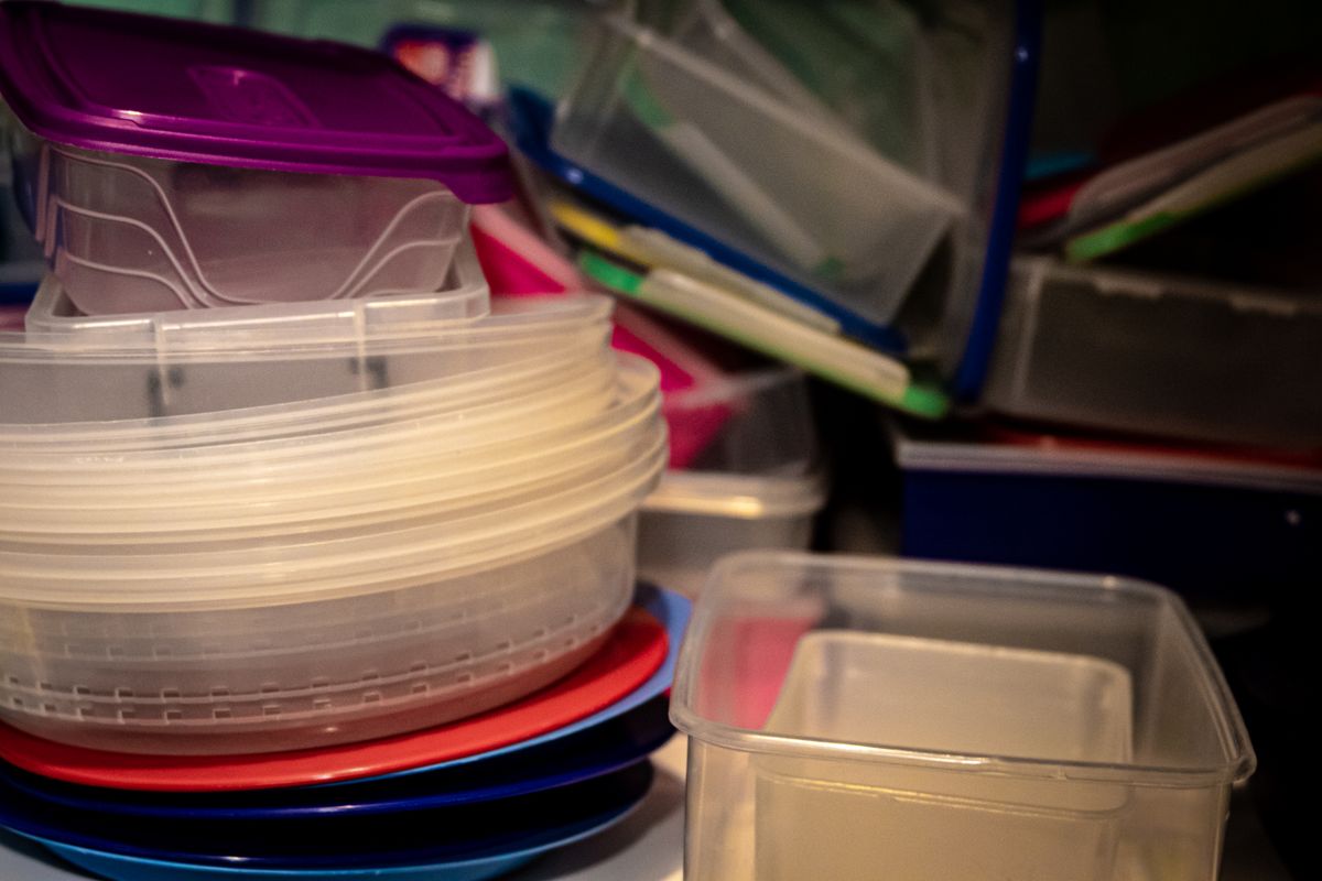 Stacked plastic food containers and lids